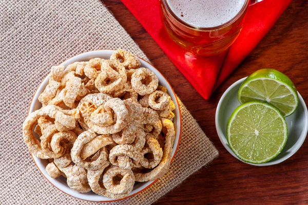 Knistern Einer Schüssel Dazu Zitrone Und Ein Glas Bier Boteco — Stockfoto