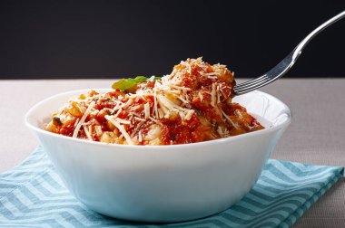 Domates ve peynir soslu patates gnocchi..