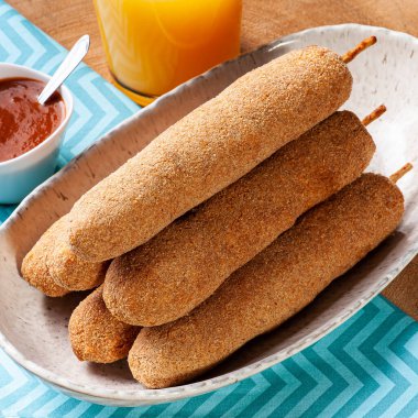 Kızarmış tavuk şişi. Tipik Brezilya yemeği.