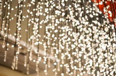 Işıklı perdeli parti dekorasyonu. Boke etkisi.