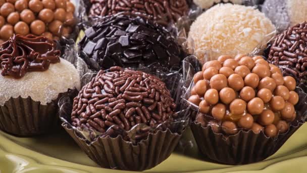 Varios Tipos Brigadeiro Gourmet Dulce Típico Brasil — Vídeo de stock