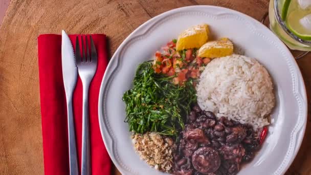 Piatto Tipico Brasiliano Chiamato Feijoada Scivolo Sparato Con Fumo Vista — Video Stock