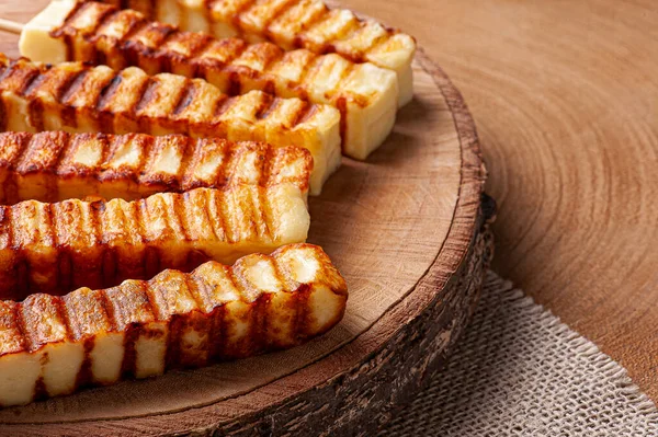 Kızarmış rennet peyniri. Brezilya 'da çok geleneksel. Queijo kömürü. Boşluğu kopyala