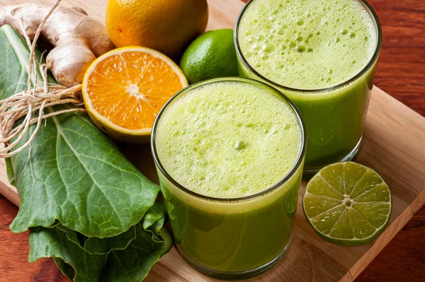 Yeşil meyve suyu ya da taze detoks.