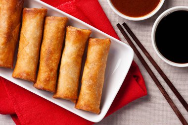 Kızarmış börek. Geleneksel Asya yemekleri