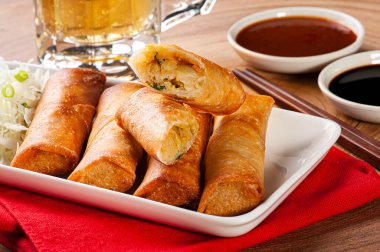 Kızarmış börek. Geleneksel Asya yemekleri