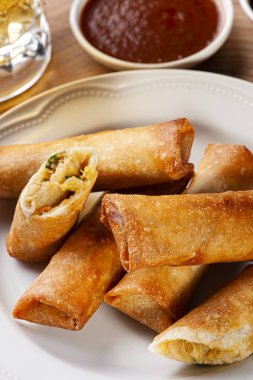 Kızarmış börek. Geleneksel Asya yemekleri