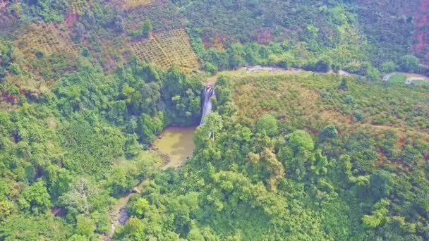 Üst Görünümünde Fantastik Büyük Şelale Alt Derin Tropikal Orman Arasında — Stok video