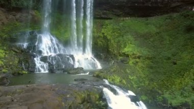 FlyCAM su akışları için en iyi platform bırakarak boyunca hareket eder