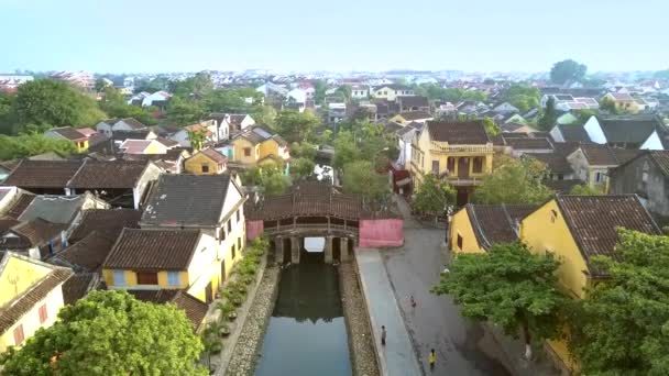 Old streets connected by covered Japanese bridge — Stock Video