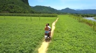 arka çift sürmek scooter fıstık Nehri arasındaki