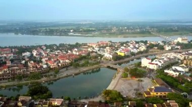 Hoi bölgesinin tüm yukarıda yuvarlak hareket