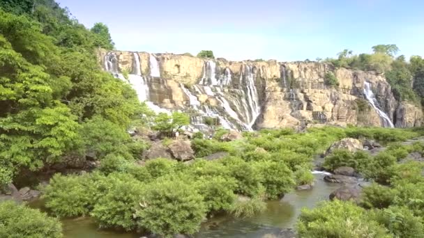 Vue générale aérienne célèbre cascade Pongour — Video
