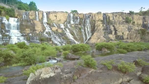 Fantástico Panorama Geral Aéreo Famosa Cachoeira Pongour Poderosa Contra Selva — Vídeo de Stock