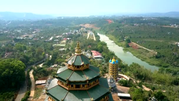 Incredibile Vista Aerea Valle Altopiano Vietnamita Attraversata Fiume Con Complesso — Video Stock