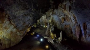 perdeleri gibi akan sarkıt ile hareket duvarlar için yakın