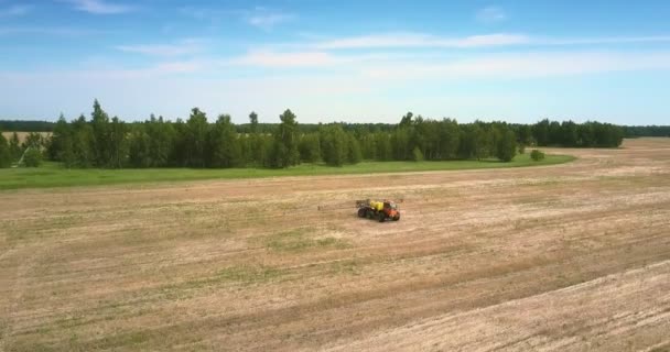 Bovenste Deelvenster Moderne Gemotoriseerde Sprinkler Voor Grootschalige Landbouw Gebruik Beweegt — Stockvideo