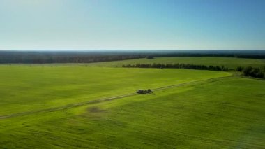 havadan görünümü sonsuz yeşil countryscape makine ile