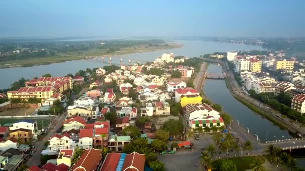 Hoian distrito histórico entre rio e canal — Vídeo de Stock