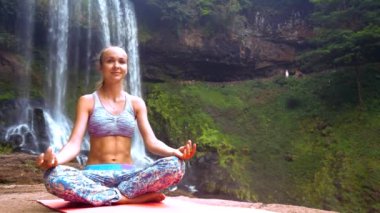 nefes egzersizleri, şelale kız lotus poz mu 