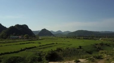üst görünüm Vadisi nehir ve sonsuz gökyüzüne karşı alanları ile