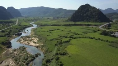 sarma nehir ve yollar ile geniş alanın üzerinde hava hareket