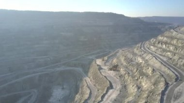 Hava hareket arasında asbest çukur kıvrımlı yolları üzerinde