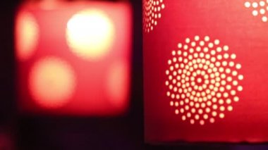 gece kulübü görünümü parlak kırmızı lamba tonları kapatın