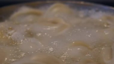 köfte tencerede kaynatın zaman makro su gurgles