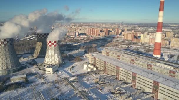 새 눈 보기 파이프 공장을가 열 및 냉각 타워 — 비디오