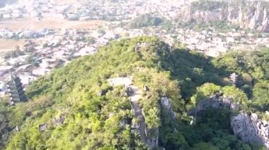 tepe en iyi gözlem güverte kızla yuvarlak uçuş 