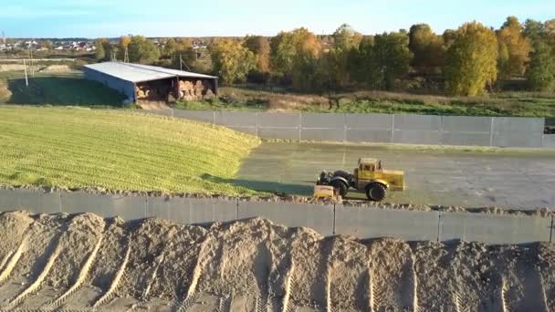 Trattori Vista Aerea Tamp Insilato Raccolto Fossa Hangar Macchine Agricole — Video Stock