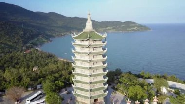 havadan görünümü büyük Budist pagoda büyük Okyanusu yakınlarındaki kapatın