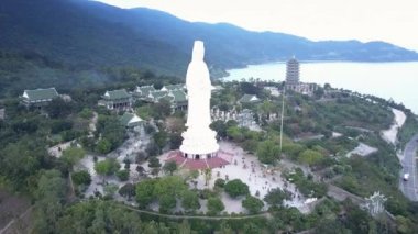 hareket büyük Buda heykeli dini kompleks içinde yuvarlak hava