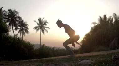 kadın ahşap yavaş hareket dağ konumuna alır