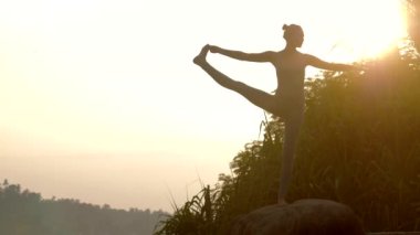 bayan taş yavaş hareket utthita hastapadangusth asana yok