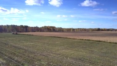 üst görünüm hasat römork içine mısır yaprakları döker