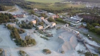 gri çakıl ocağı ve demiryollarında eski madencilik ekipmanları