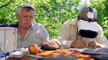 yazma arkadaşı yakın steril eldiven evcil hayvan kirpi üst düzey