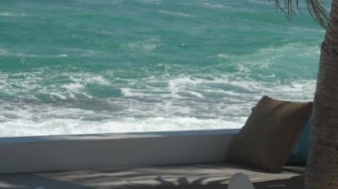 okyanus yavaş hareket yastık ve masa ile dinlenme yeri