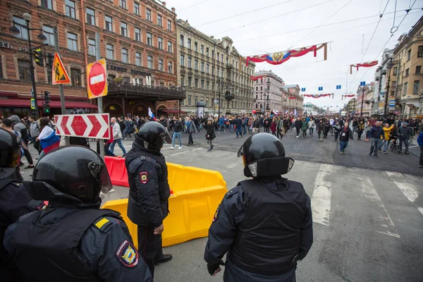 Petersburg Russie Mai 2018 Des Policiers Tenue Émeute Bloquent Une — Photo