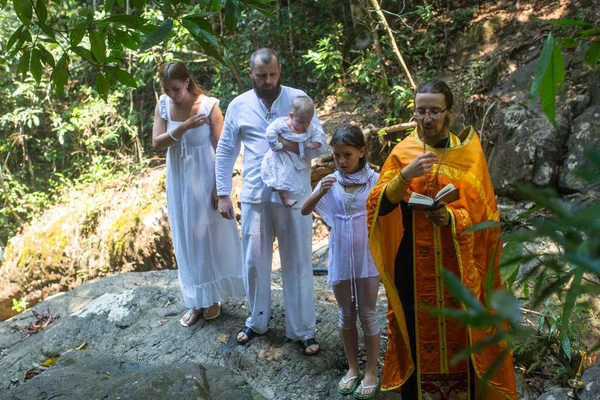 コチャン 2018 中に洗礼 キリストの聖餐の精神的な誕生 タイでは現在 の正統の教区 002 人口の正統派的信仰を実践 — ストック写真