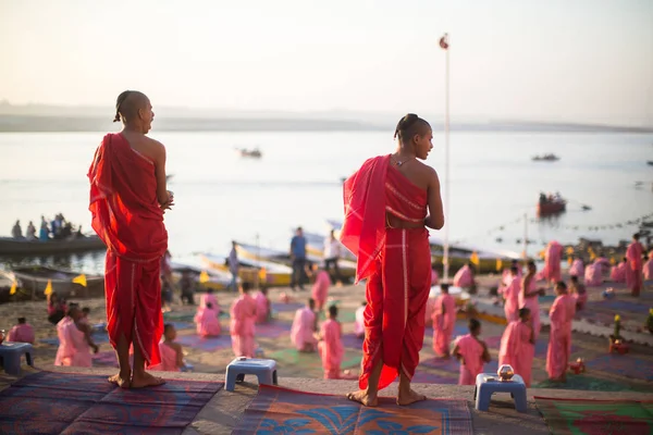 Varanasi India Mar 2018 Jonge Hindoe Monniken Organiseer Een Ceremonie — Stockfoto