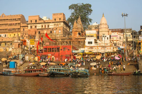 Varanasi India Március 2018 Nézd Hajóról Siklik Víz Gangesz Folyó — Stock Fotó