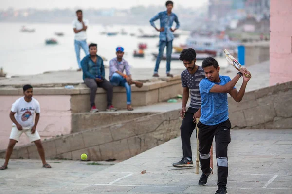 Varanasi Hindistan Mar 2018 Kıyısında Akşam Kutsal Ganj Nehri Efsaneye — Stok fotoğraf