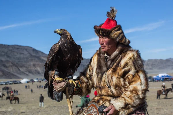 Olgiy Moğolistan Eyl 2017 Kazak Altın Kartal Avcı Geleneksel Giyim — Stok fotoğraf