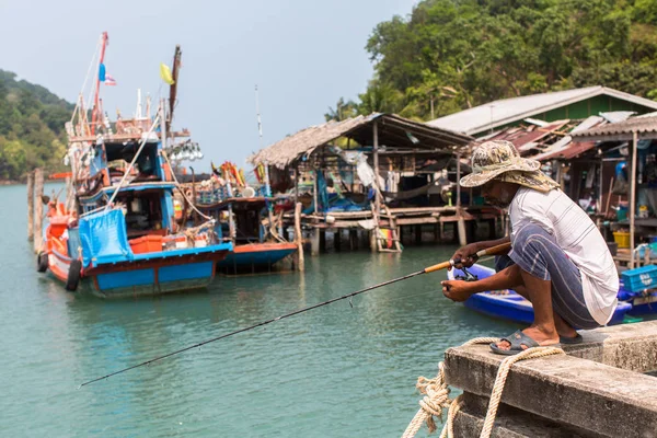 Koh Chang Thailand Feb 2018 Lokalbefolkningen Fiskeläge Östra Stranden Som — Stockfoto