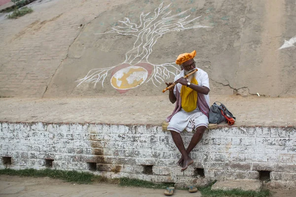 Varanasi Indie Mar 2018 Pielgrzym Oczekiwać Rytuał Agni Pooja Sanskryt — Zdjęcie stockowe