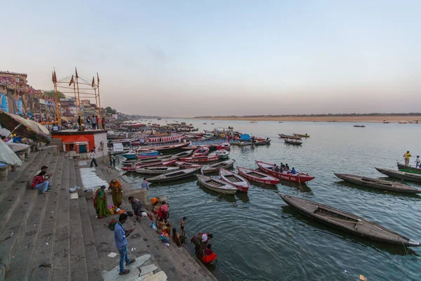 Varanasi Inde Mar 2018 Bancs Sur Sainte Rivière Gange Selon — Photo