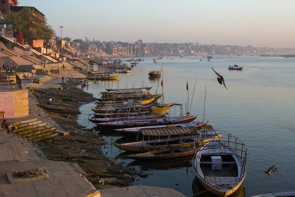 Varanasi India Marzo 2018 Las Orillas Del Río Ganges Por —  Fotos de Stock